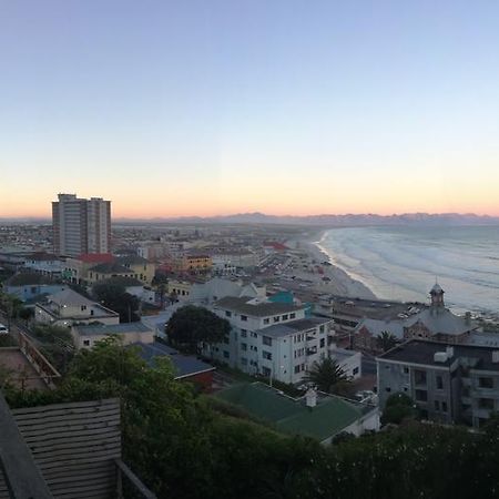 Seaview Apartment In Muizenberg Bagian luar foto