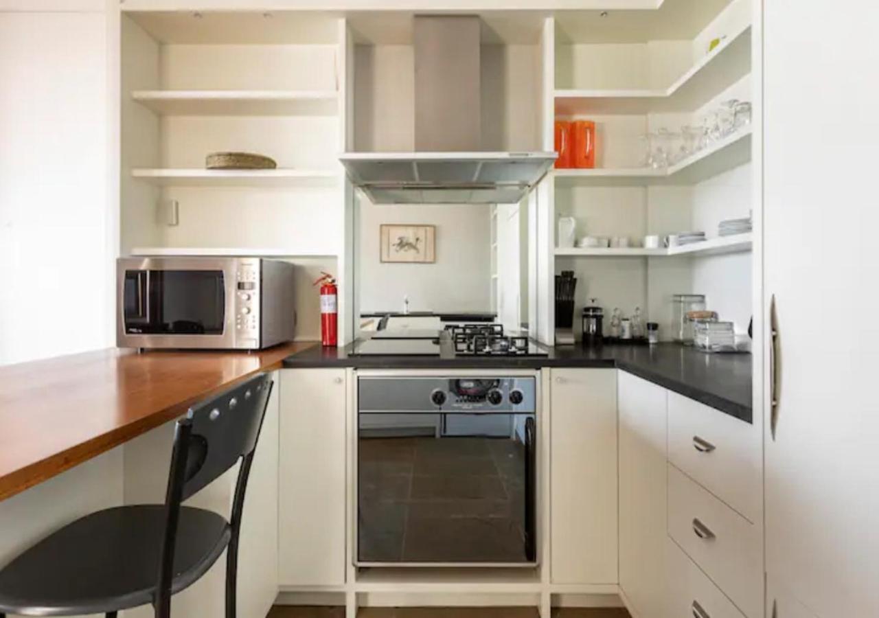 Seaview Apartment In Muizenberg Bagian luar foto