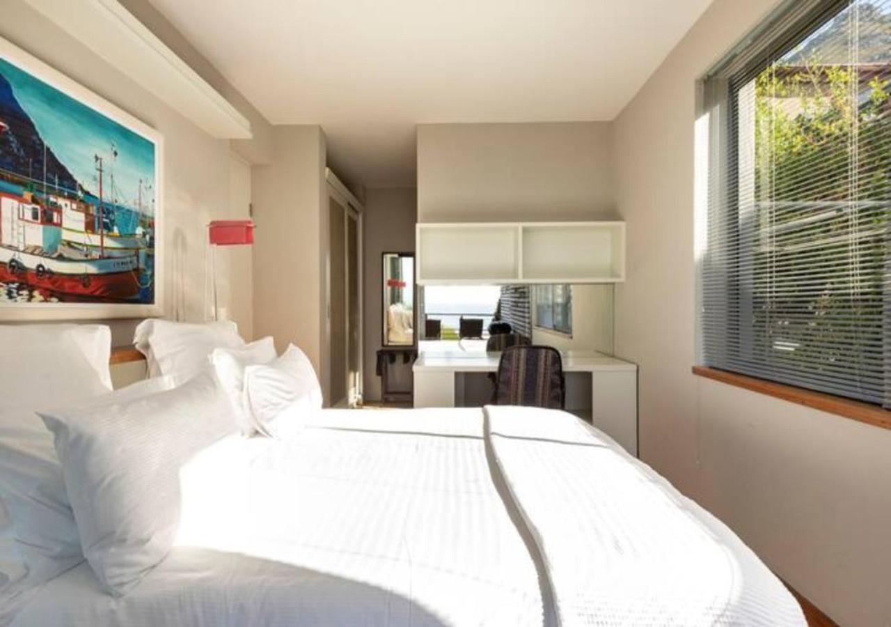 Seaview Apartment In Muizenberg Bagian luar foto