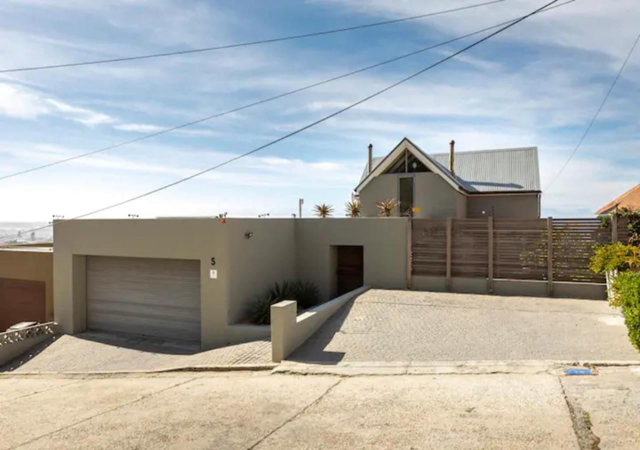 Seaview Apartment In Muizenberg Bagian luar foto