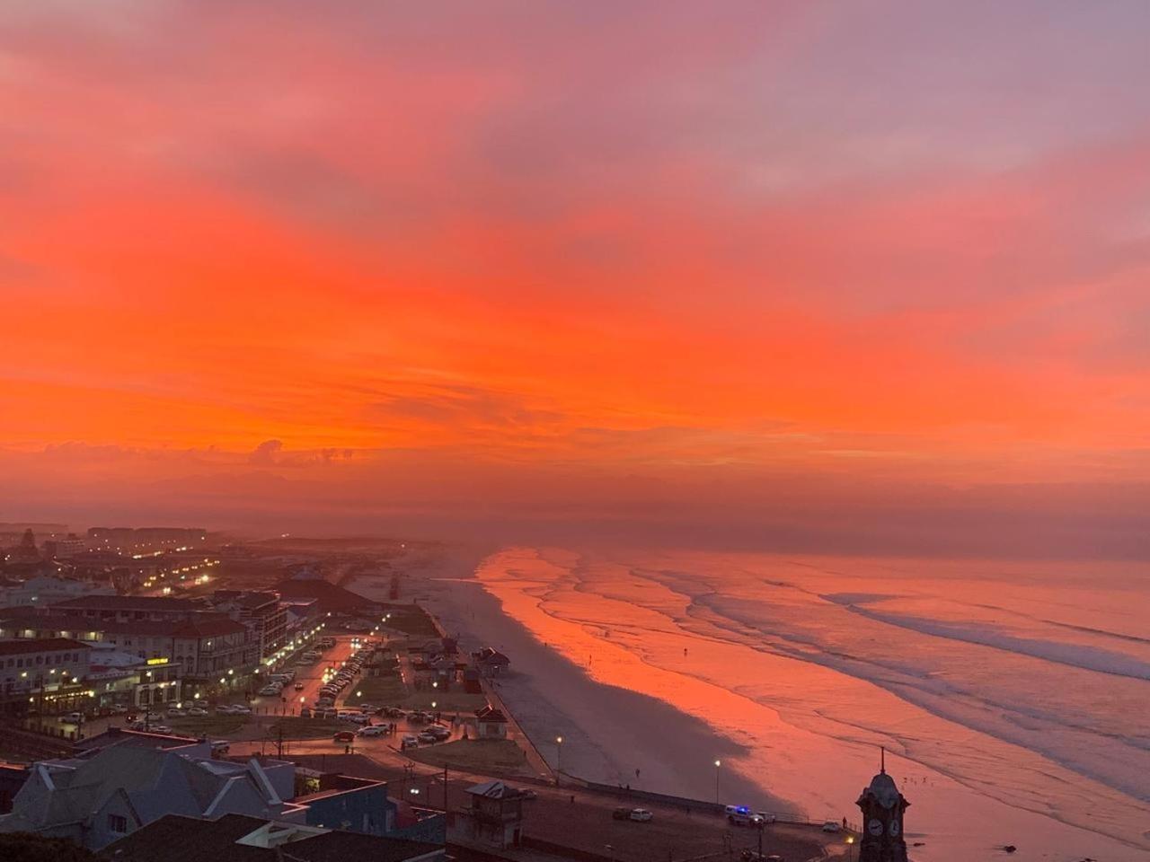 Seaview Apartment In Muizenberg Bagian luar foto