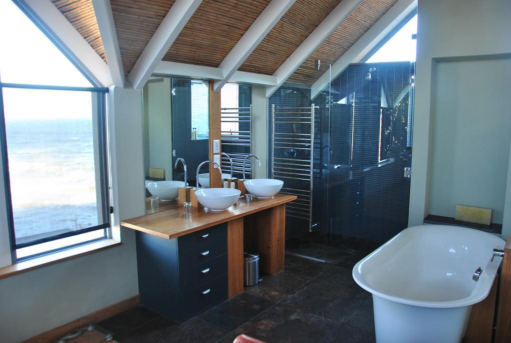 Seaview Apartment In Muizenberg Bagian luar foto
