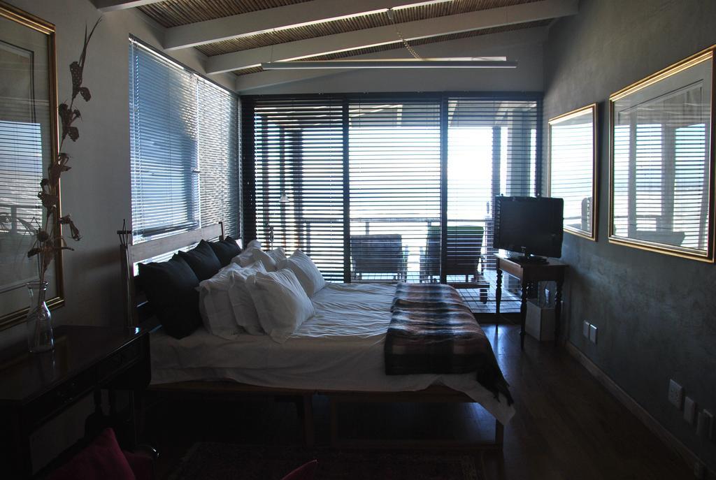 Seaview Apartment In Muizenberg Bagian luar foto