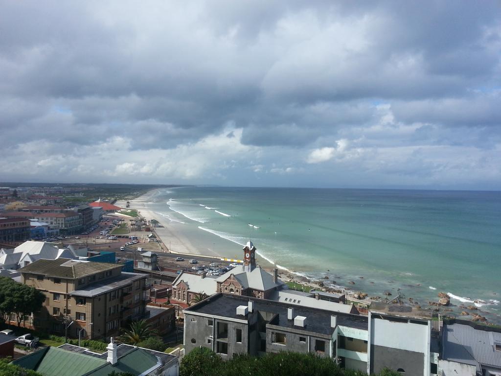 Seaview Apartment In Muizenberg Bagian luar foto