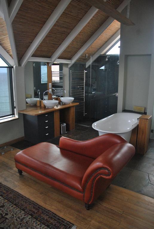 Seaview Apartment In Muizenberg Bagian luar foto