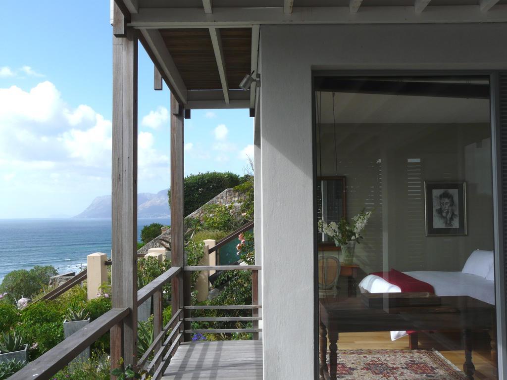 Seaview Apartment In Muizenberg Bagian luar foto