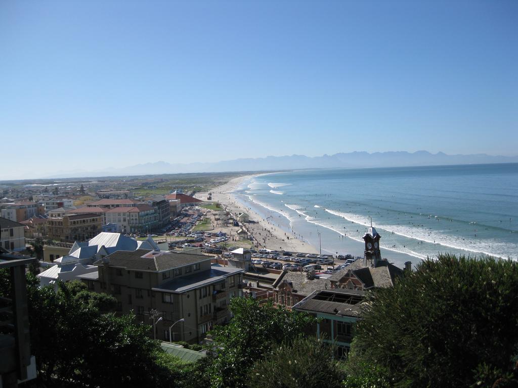 Seaview Apartment In Muizenberg Bagian luar foto