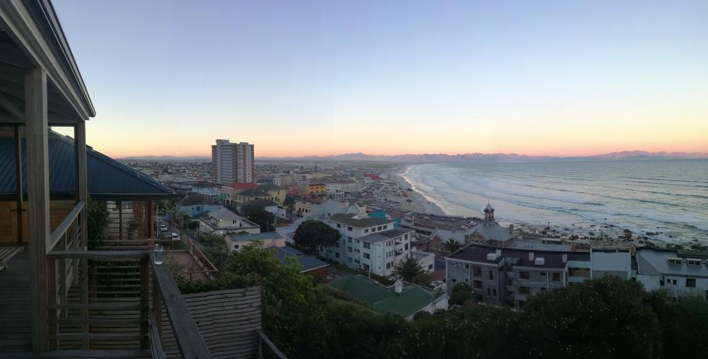 Seaview Apartment In Muizenberg Bagian luar foto
